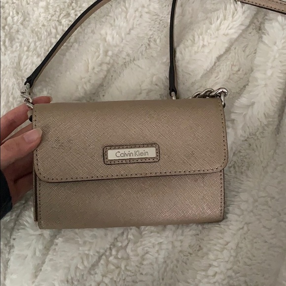 Calvin Klein Handbags - Calvin Klein crossbody purse